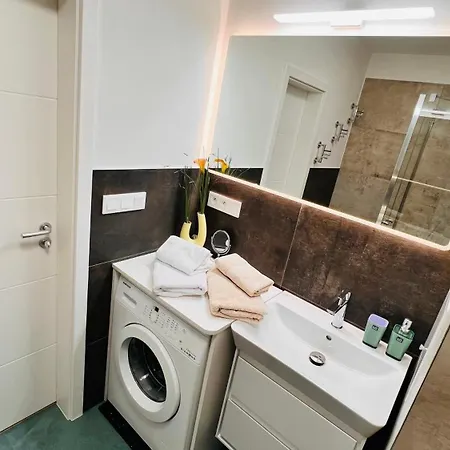 アパート Kolonada 60 Square Meters 2 In Location Direct At Famous Colonnade And Singing Fountain *
