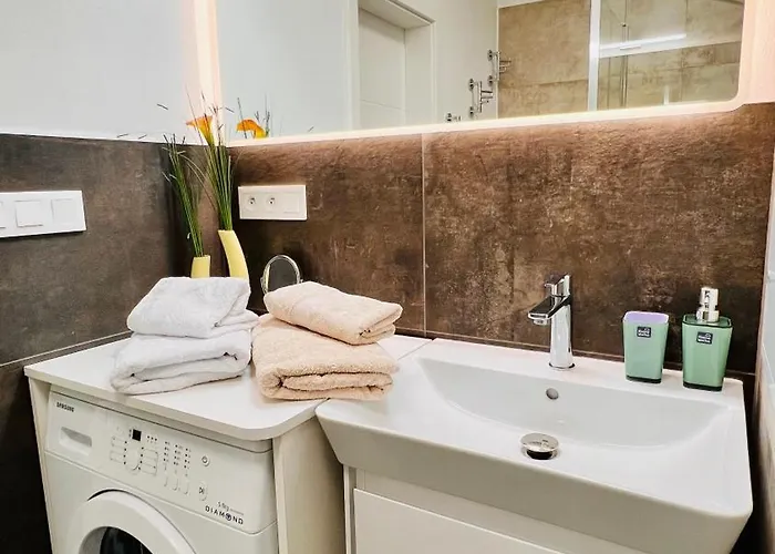 Kolonada 60 Square Meters 2 In Location Direct At Famous Colonnade And Singing Fountain Apartment *